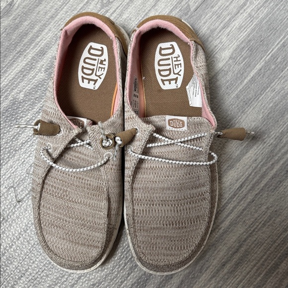 Hey Dude Woven Tan Slip-Ons Size 8 - Picture 4 of 6